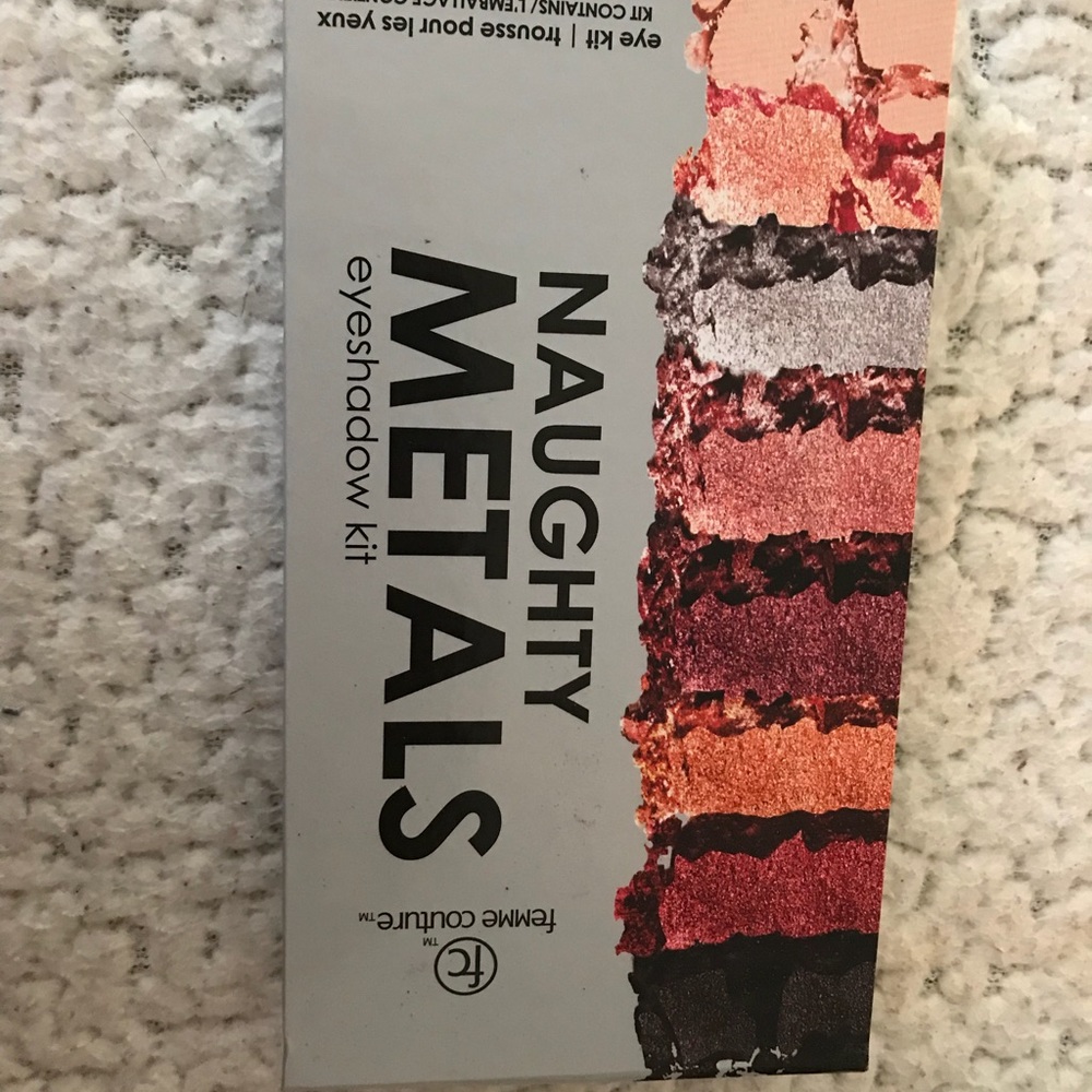 Eyeshadow kit naughty metals